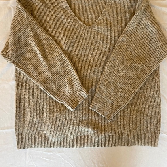 Ava and Viv 1X Oatmeal heather Beige Ribbed Cozy V-Neck Sweater 1X EUC - Picture 4 of 4